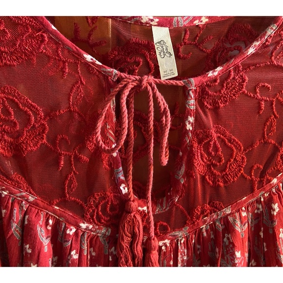 Free People boho mini red floral tunic dress with lace inserts and underlining - Picture 9 of 16